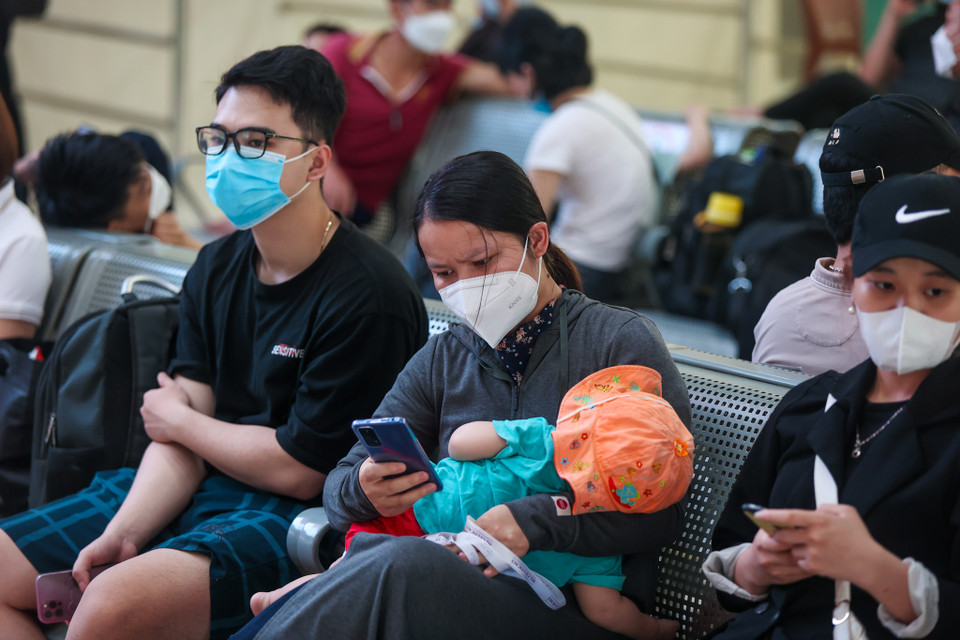 Mặc dù khu vực ra vào bến xe Mỹ Đình mật độ giao thông liên tục tăng cao nhưng không xảy ra tình trạng ùn tắc. (Ảnh: Minh Sơn/Vietnam+)