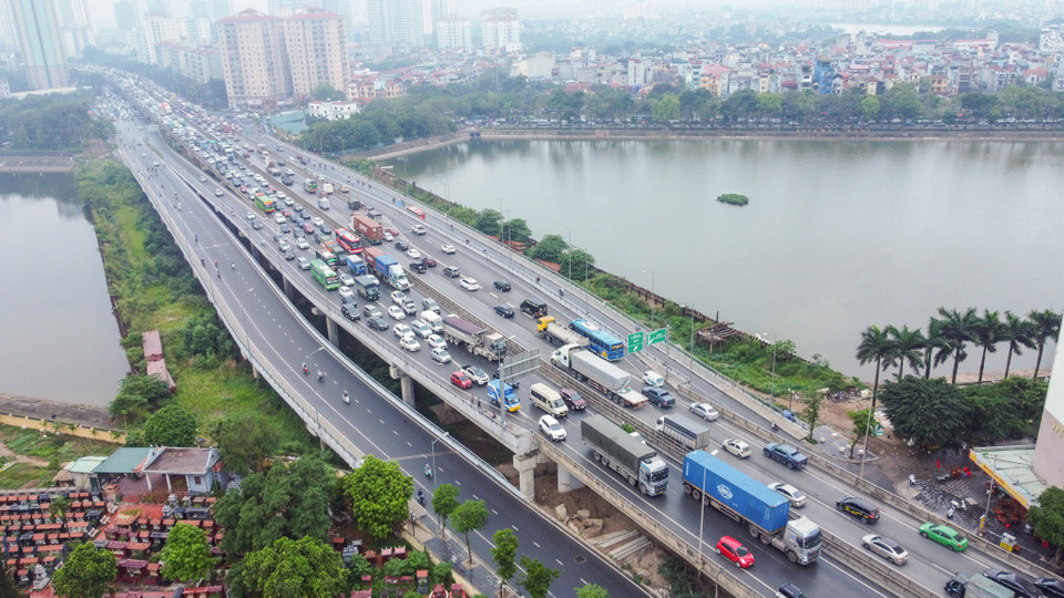 Khu vực cuối đường vành đai 3 thời điểm 17 giờ chiều. (Ảnh: Việt Anh/Vietnam+)