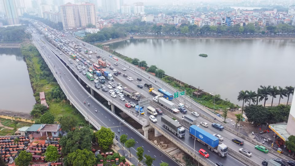 Khu vực cuối đường vành đai 3 thời điểm 17 giờ chiều. (Ảnh: Việt Anh/Vietnam+)