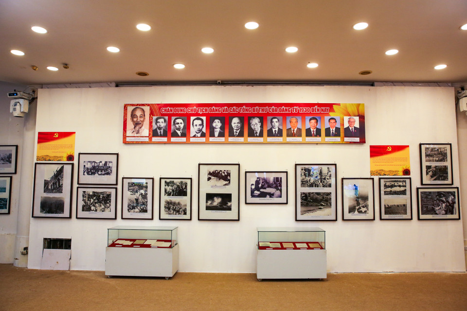 Ngày 18/1, triển lãm 'Đảng ta thật là vĩ đại' đã chính thức khai mạc tại Trung tâm Triển lãm Văn hóa nghệ thuật Việt Nam, nhân kỷ niệm 91 năm ngày thành lập Đảng Cộng sản Việt Nam (3/2/1930 - 3/2/2021), chào mừng Đại hội đại biểu toàn quốc lần thứ XIII Đảng Cộng sản Việt Nam. (Ảnh: Minh Sơn/Vietnam+)