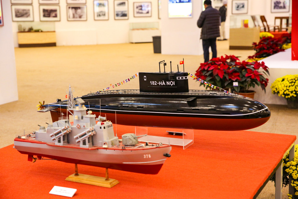 Mô hình các loại tàu, tàu ngầm,... của Việt Nam. (Ảnh: Minh Sơn/Vietnam+)