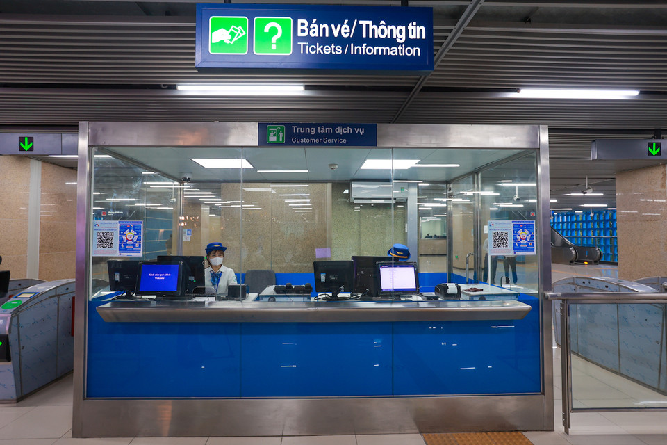 Một tuần đầu, các đoàn tàu chạy với tần suất 15 phút/chuyến, tuần thứ 2 chạy 10 phút/chuyến. Nếu khách đông, Hanoi Metro sẽ lập tức điều chỉnh để đáp ứng nhu cầu. (Ảnh: Minh Sơn/Vietnam+)