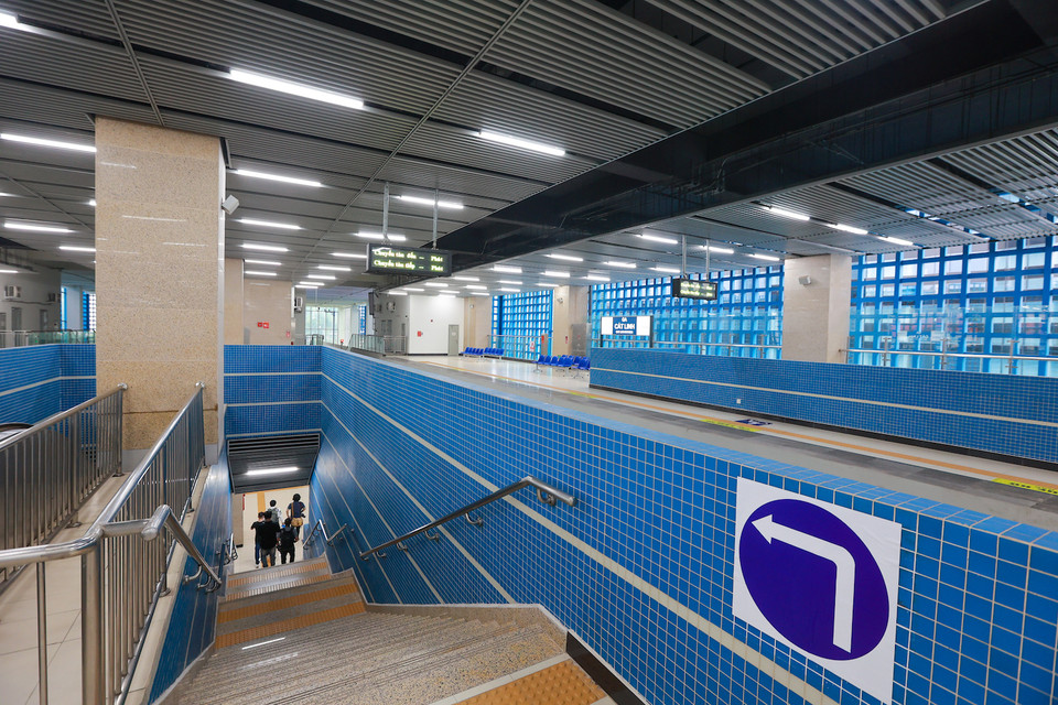 Giá vé tháng có các mức 200 ngàn đồng/người cho hành khách phổ thông; 100 ngàn đồng/người cho học sinh, sinh viên, người lao động tại các khu công nghiệp. (Ảnh: Minh Sơn/Vietnam+)