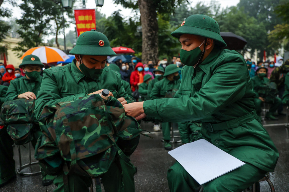 Tính đến thời điểm này, 100% công dân trong danh sách chốt quân số nhập ngũ, cả số chính thức và dự phòng đều tiêm ít nhất 2 mũi vaccine phòng COVID-19 theo quy định của Bộ Quốc phòng. (Ảnh: Minh Sơn/Vietnam+)