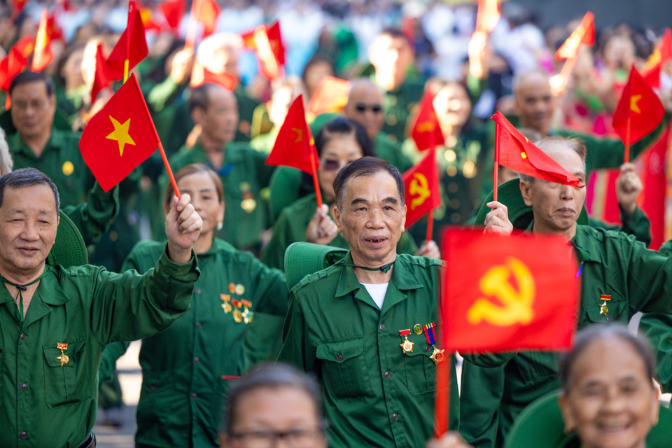 Chương trình có sự tham gia của nhiều tầng lớn nhân dân Thủ đô, đặc biệt là các cựu quân nhân. (Ảnh: Minh Sơn/Vietnam+)