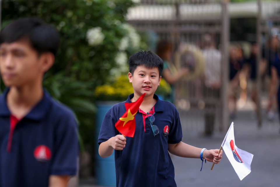 Và cũng từ đây, thông điệp chung tay bảo vệ môi trường đã trở thành thông điệp đang được nhiều nhà trường quan tâm và có các cách khác nhau để tạo sự lan tỏa đến học sinh trong lễ khai giảng năm học mới. (Ảnh: Minh Sơn/Vietnam+)
