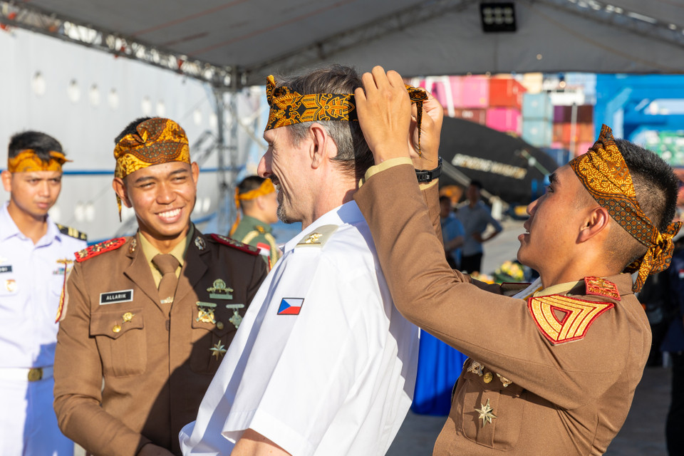 Tàu buồm Bima Suci là một trong những tàu buồm tốt nhất thế giới hiện nay, từng đoạt nhiều giải thưởng về tàu huấn luyện tốt nhất. Tàu được đưa vào sử dụng thay thế con tàu KRI Dewaruci từng thăm thiện chí Việt Nam vào 2006. (Ảnh: Minh Sơn/Vietnam+)