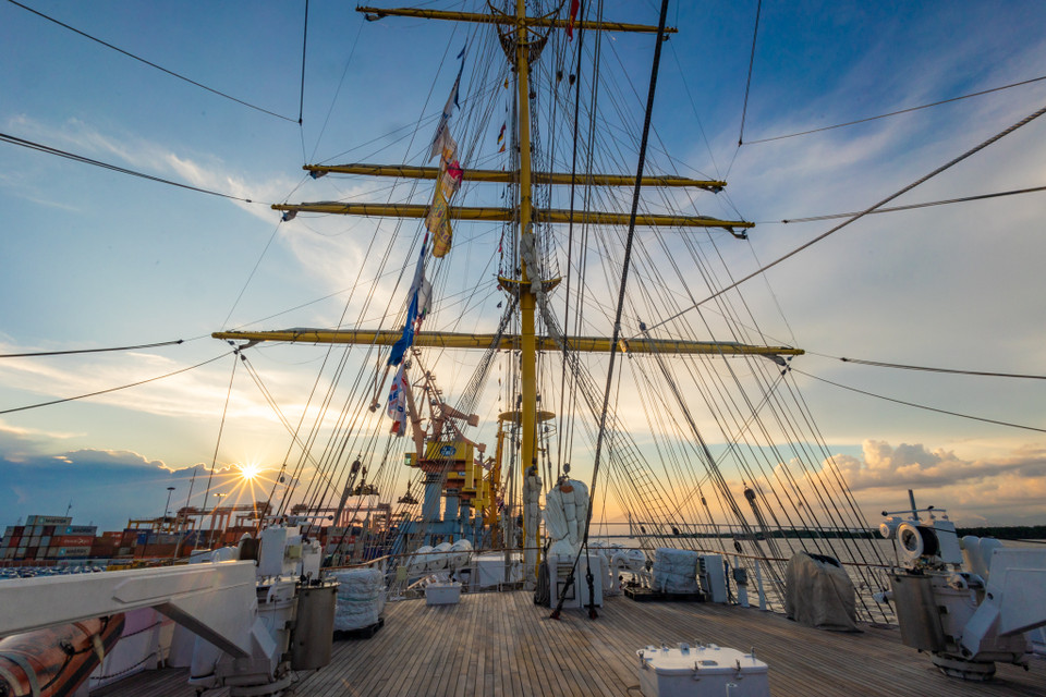 Được trang bị hiện đại công nghệ tiên tiến, KRI Bima Suci không chỉ là nơi đào tạo các học viên hải quân mà còn là biểu tượng của sức mạnh và di sản hàng hải của Indonesia. (Ảnh: Minh Sơn/Vietnam+)