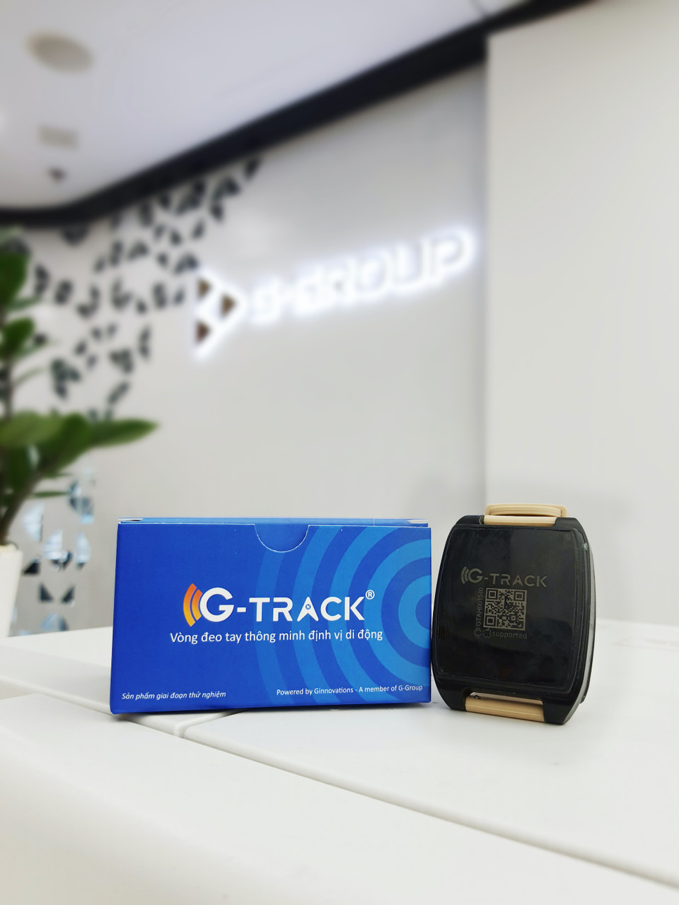 Sản phẩm được định vị bằng GPS, LBS và có cảm biến bước đi, chạy, tính số calo hoạt động. Hệ thống quản lý tập trung giúp kịp thời phát hiện và xử lý các tình huống vi phạm quy định cách ly. (Ảnh: Ginnovations)