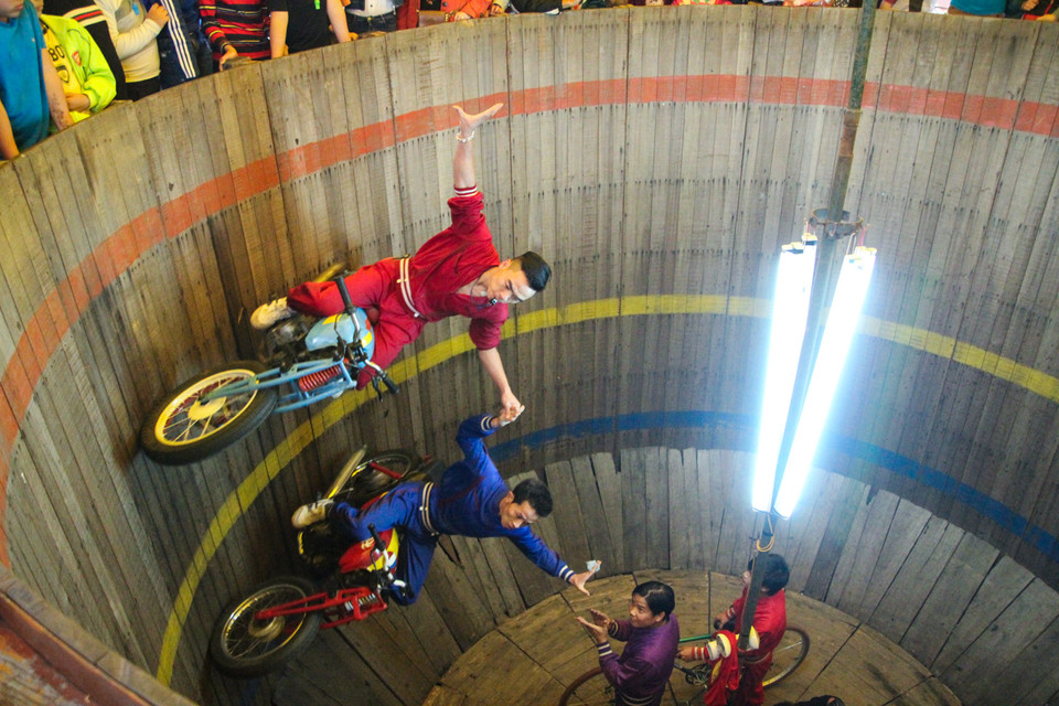 Xe Honda Win đã được chế lại bình xăng và bộ giảm xóc còn lại tất cả đều là dùng đồ xe bình thường, mỗi chiếc xe nặng trung bình khoảng 150kg. (Ảnh: Minh Sơn/Vietnam+)