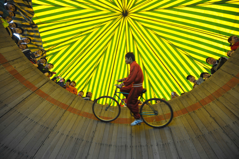 Đào tạo được một nghệ sỹ trình diễn xe đạp mất khoảng 2 năm. (Ảnh: Minh Sơn/Vietnam+)