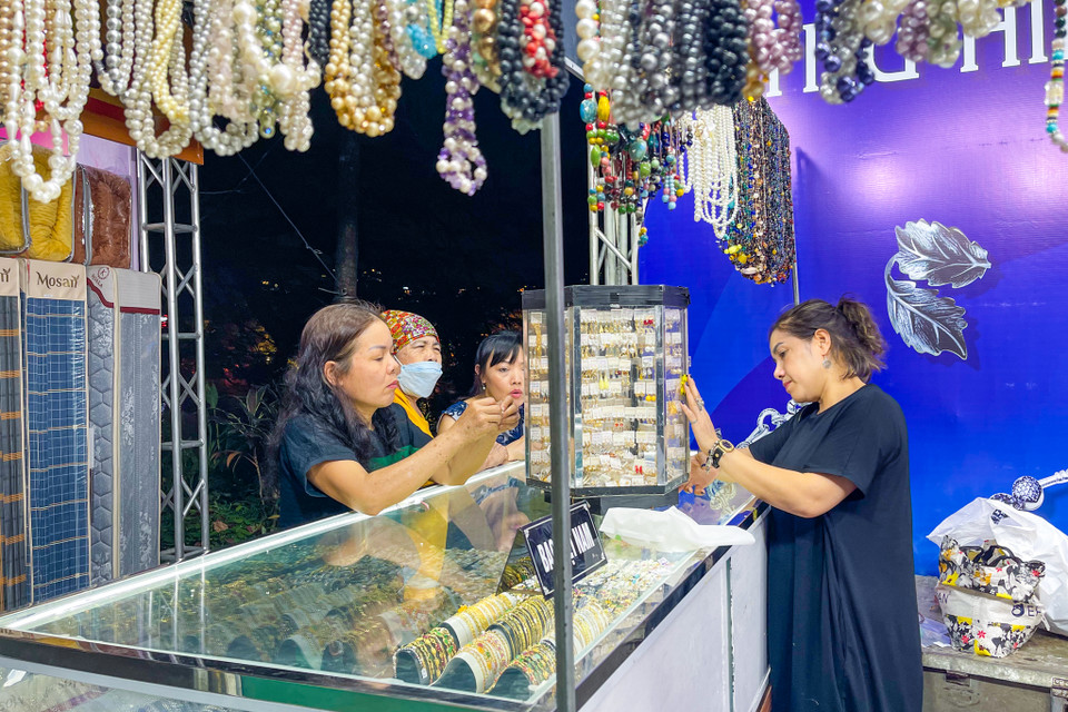 Lễ hội mua sắm Hà Nội là dịp đẩy mạnh kích cầu người tiêu dùng mua sắm cuối năm. (Ảnh: Phương Huyền/Vietnam+)