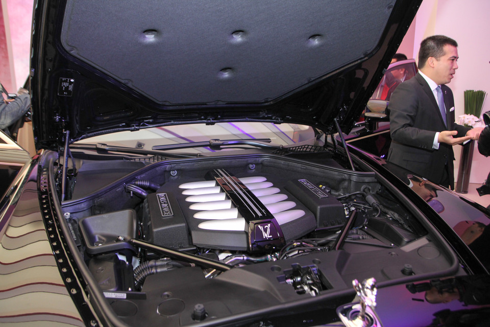 Hệ thống động cơ của Ghost Series II sẽ tăng tốc từ 0-100 km/giờ trong vòng 4,8 giây. (Ảnh: Minh Sơn/Vietnam+)