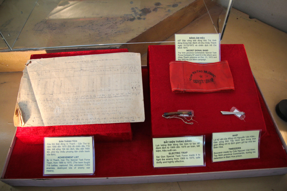 Băng ám hiệu của c67, Đặc công biệt động Trà Vinh dùng trong trận đánh chi khu Châu Thành ngày 31/12/1972 và chiến dịch Hồ Chí Minh lịch sử. (Ảnh: Minh Sơn/Vietnam+)