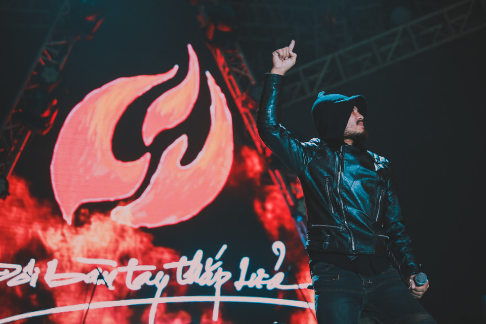 Đây cũng là đêm nhạc kỉ niệm 20 năm nhóm Bức Tường nhưng không ngờ ‘lại đau đớn như vậy’, ông Trần Tuấn Hùng, đại diện của ban nhạc cho biết. (Ảnh: Minh Sơn/Vietnam+)