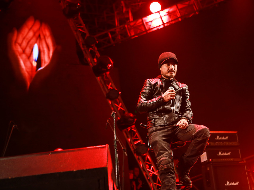 Trần Lập chia sẻ và truyền thông điệp nhân ái tới các bệnh nhân ung thư ở khắp các vùng đất khác. (Ảnh: Minh Sơn/Vietnam+)