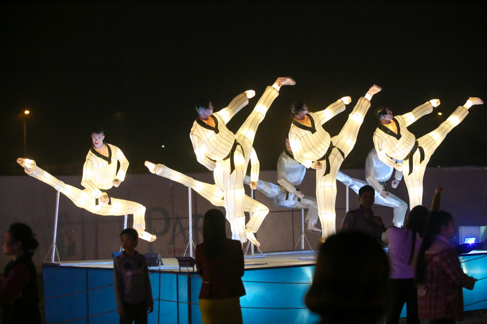 Lễ hội đèn lồng khổng lồ được kỳ vọng sẽ là nơi để mọi người hiểu hơn về những nét đặc trưng và sự giao thoa của hai nền văn hóa Việt - Hàn. (Ảnh: Minh Sơn/Vietnam+)