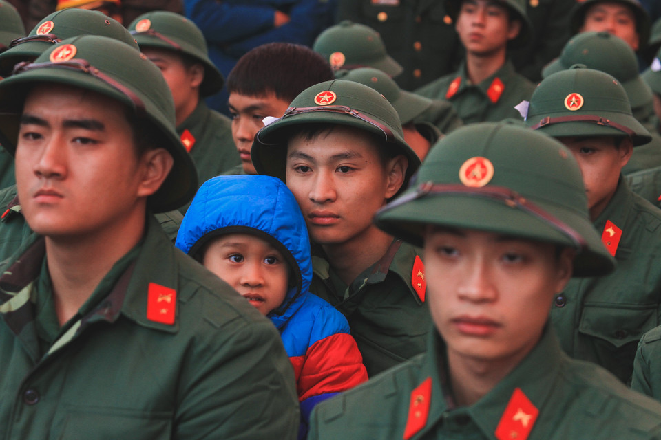 Các đơn vị nhận quân bao gồm: Trung đoàn 692, Bộ Tư lệnh Thủ đô; Sư đoàn 308, Quân đoàn 1; Sư đoàn 361, Quân chủng Phòng không - Không quân; Lữ đoàn 45, Binh chủng Pháo binh. (Ảnh: Minh Sơn/Vietnam+)