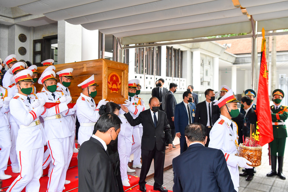 Trong số đó, có 2 đoàn đại biểu cấp cao của Campuchia và Lào đã đến viếng và chia buồn, nhiều đoàn ngoại giao cũng đến viếng tại Nhà tang Lễ quốc gia, Hà Nội. (Ảnh: Minh Sơn/Vietnam+)