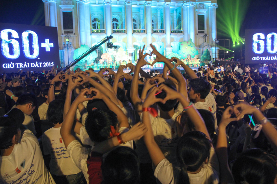 Trong 1 giờ hưởng ứng Giờ Trái đất, Hà Nội đã tiết kiệm được 241.000kWh, tương đương 400 triệu đồng. (Ảnh: Minh Sơn/Vietnam+)