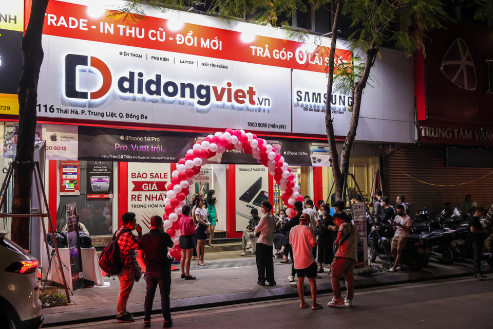Di Động Việt cũng là một trong những đại lý ủy quyền tại Việt Nam giao iPhone 14 chính hãng sớm. (Ảnh: Minh Sơn/Vietnam+) 