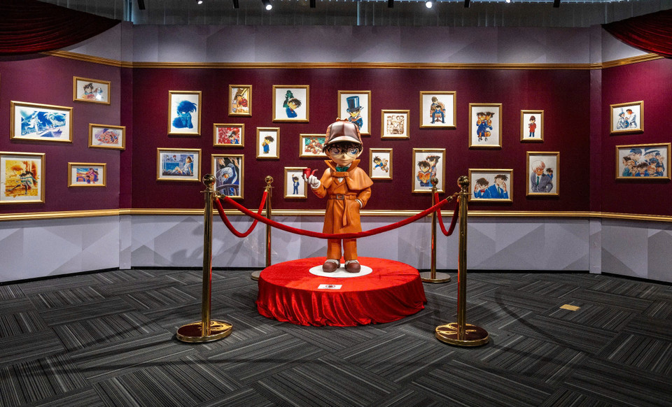 Triển lãm được tổ chức nhân kỷ niệm 30 năm ra đời bộ truyện tranh "Thám tử lừng danh Conan". Đây là cơ hội cho các fan của Thám tử Conan tại Việt Nam được quay về trong ký ức tuổi thơ, thế giới phá án và truy tìm sự thật cùng các vụ án giả lập bí ẩn, hấp dẫn… (Ảnh: Minh Sơn/Vietnam+)