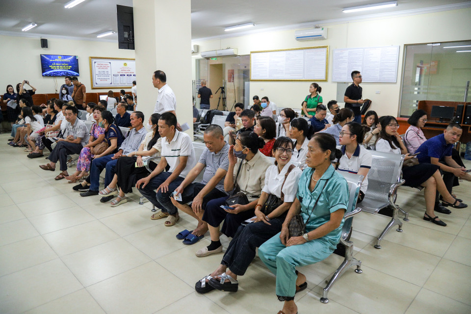 Để thực hiện có hiệu quả việc cấp thẻ Căn cước, ngoài việc bảo đảm các điều kiện cần thiết về nhân lực, thiết bị, Bộ Công an đã tập trung tuyên truyền, hoàn thiện các phần mềm, hệ thống, tổ chức tập huấn cho cán bộ trực tiếp thực hiện, phối hợp với các đơn vị và chính quyền địa phương. (Ảnh: Tuấn Hùng/Vietnam+)