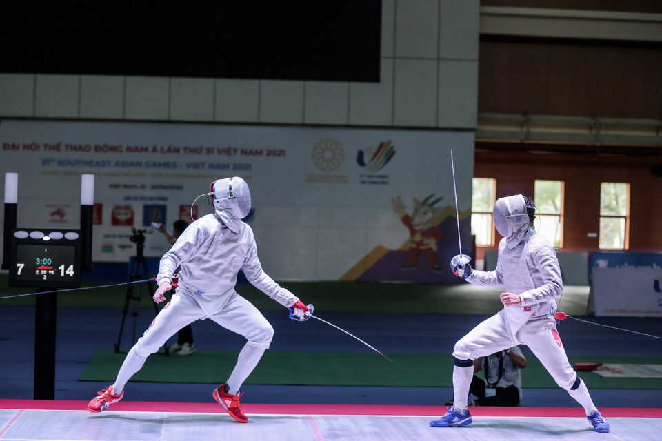 Trải qua các vòng bảng và vòng loại trực tiếp khá dễ dàng, Vũ Thành An (Việt Nam) chiến thắng vận động viên Ruangrit Haekerd (Thái Lan) với tỷ số 15-11, giành quyền vào chung kết nội dung kiếm chém cá nhân nam. (Ảnh: Minh Sơn/Vietnam+)