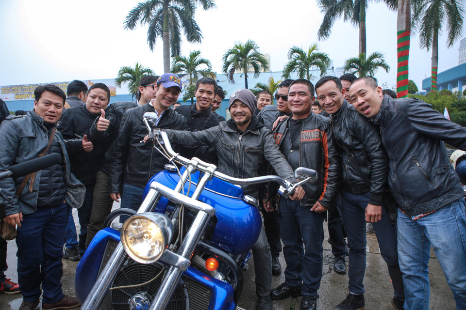 Đối với người hâm mộ của Bức Tường, liveshow có ý nghĩa hơn khi đây là chương trình duy nhất Bức Tường cùng các nghệ sỹ tên tuổi hàng đầu Việt Nam chơi những bài hát nổi tiếng của nhóm vào đúng kỷ niệm tròn 20 năm sự nghiệp (1995-2015). (Ảnh: Minh Sơn/Vietnam+)