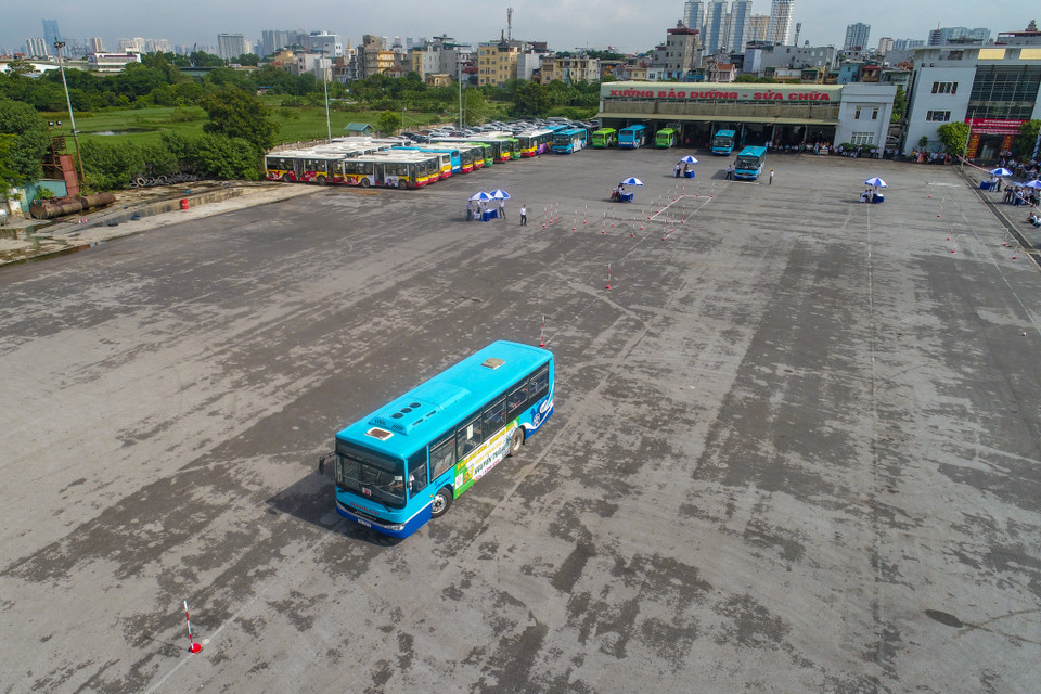 Các bài thi đều rất khó nhằm thử thách khả năng xử lý tình huống của các tài xế xe buýt Hà Nội. (Ảnh: Minh Sơn/Vietnam+)