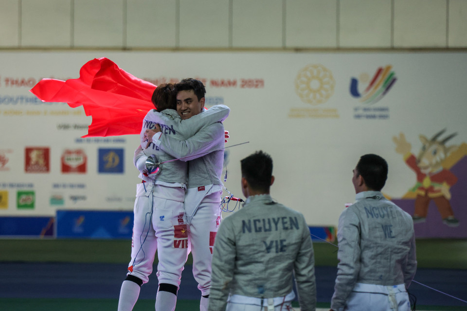 Sau trận đấu, kiếm thủ Vũ Thành An cho biết đây là một trận đấu đồng đội nên mang nhiều ý nghĩa đối với anh. Theo Thành An, không chỉ Thái Lan mà cả Singpore cũng đều là đối thủ rất mạnh. (Ảnh: Minh Sơn/Vietnam+)