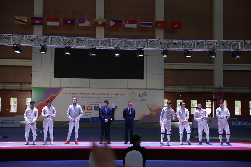 Ngày 16/5 tại Cung thể thao Điền kinh trong nhà Mỹ Đình (Hà Nội) đã diễn ra trận chung kết nội dung đồng đội nam kiếm chém. (Ảnh: Minh Sơn/Vietnam+) 