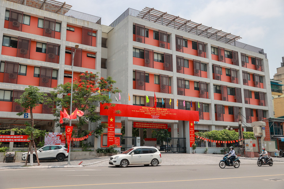 Tính đến ngày 18/5, Sở Văn hóa và Thể thao Hà Nội đã hoàn thành công tác trang trí, cổ động trực quan phục vụ cuộc bầu cử đại biểu Quốc hội khóa XV và đại biểu Hội đồng nhân dân các cấp nhiệm kỳ 2021-2026. (Ảnh: Minh Sơn/Vietnam+) 