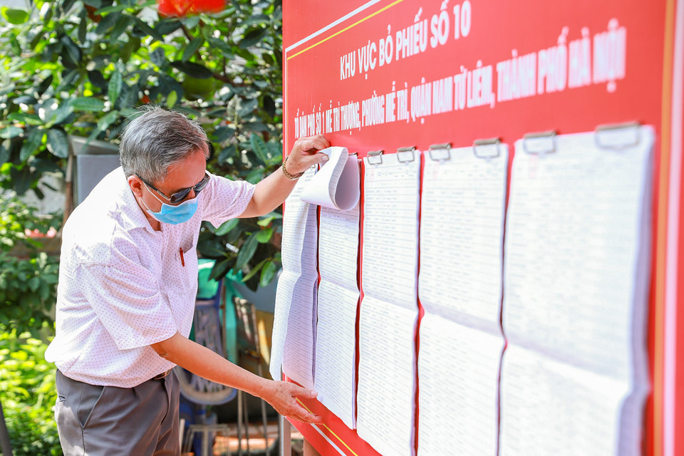 Công tác chuẩn bị cho cuộc bầu cử diễn ra trong bối cảnh dịch COVI-19 tiếp tục có diễn biến phức tạp đòi hỏi đảm bảo quy định bầu cử đồng thời đáp ứng yêu cầu phòng, chống dịch bệnh. (Ảnh: Hoài Nam/Vietnam+)