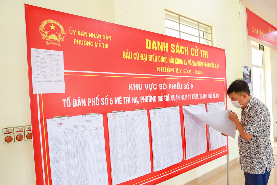 Thành phố đã triển khai 63 cụm panô, ápphích khổ lớn và hơn 4 ngàn băngrôn, gần 4 ngàn quốc kỳ, hồng kỳ sẵn sàng cho ngày bầu cử trọng đại.(Ảnh: Hoài Nam/Vietnam+)