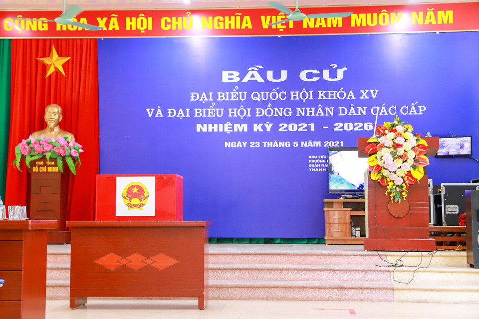 Khu vực bỏ phiếu số 9, phường Mễ Trì, quận Nam Từ Liêm, Hà Nội đã hoàn tất các công tác chuẩn bị cho ngày bầu cử toàn quốc. (Ảnh: Hoài Nam/Vietnam+) 