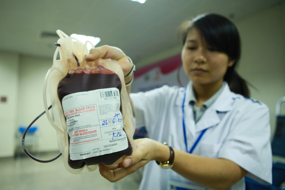 Một đơn vị máu toàn phần sau khi được hiến tặng. (Ảnh: Minh Sơn/Vietnam+)