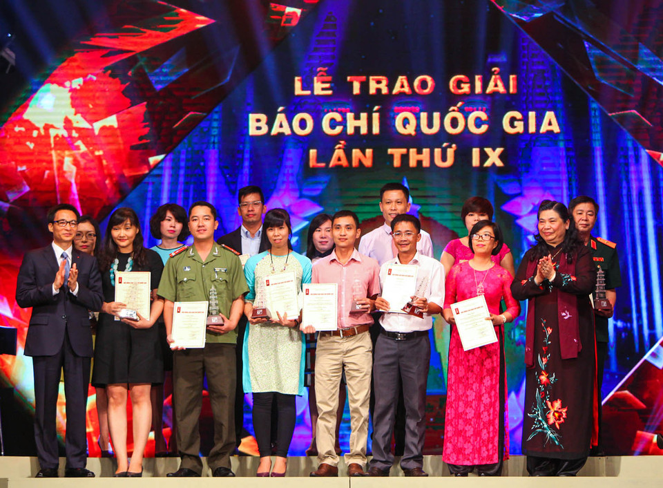 Kết quả chung cuộc Giải báo chí quốc gia lần thứ 9-2014 có 118 tác phẩm được giải, gồm 9 giải A, 26 giải B, 54 giải C và 29 giải Khuyến khích. (Ảnh: Minh Sơn/Vietnam+)