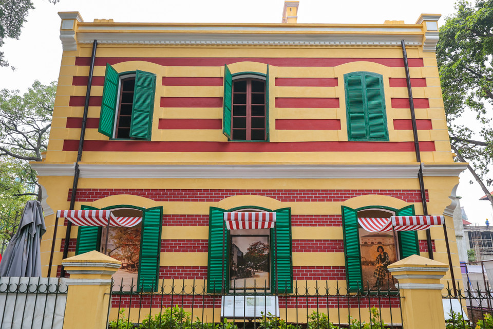 Đây là công trình biệt thự Pháp đầu tiên được thành phố Hà Nội trùng tu, tôn tạo với sự hỗ trợ kỹ thuật của Vùng Ile-de-France (Pháp). (Ảnh: Minh Sơn/Vietnam+)