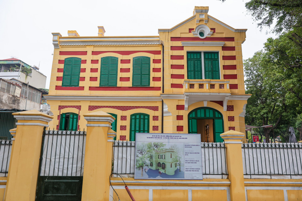 Dự án này nhận được sự quan tâm lớn từ dư luận, chiều 15/4, Uỷ ban Nhân dân quận Hoàn Kiếm cùng các chuyên gia Pháp đã có buổi gặp gỡ, báo chí thông tin ngay tại công trình này. (Ảnh: Minh Sơn/Vietnam+)