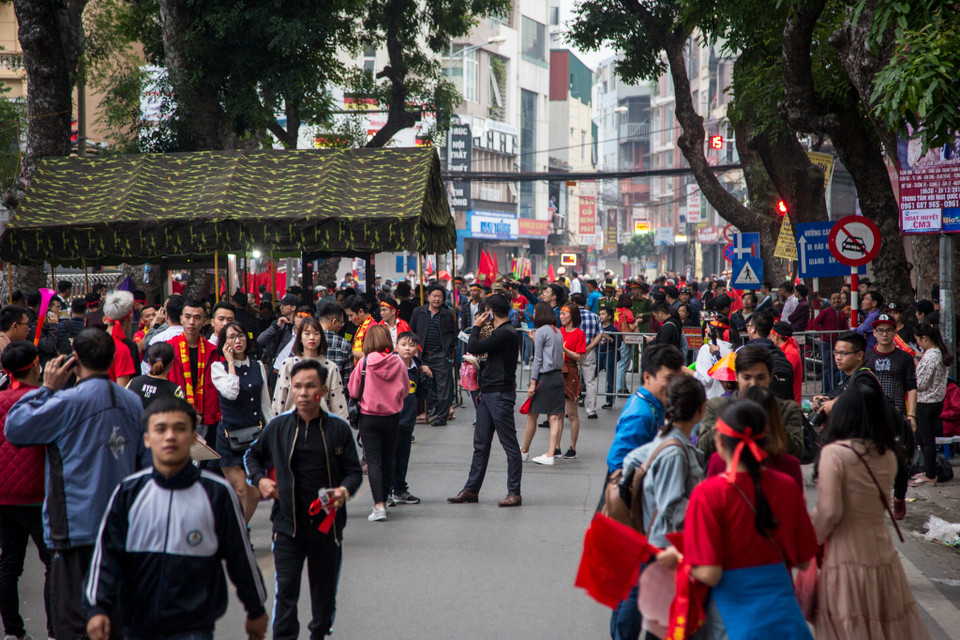 Công tác an ninh đã được tăng cường tối đa đề phòng những trường hợp đáng tiếc như mang pháo sáng vào trận đấu. (Ảnh: Minh Sơn/Vietnam+)