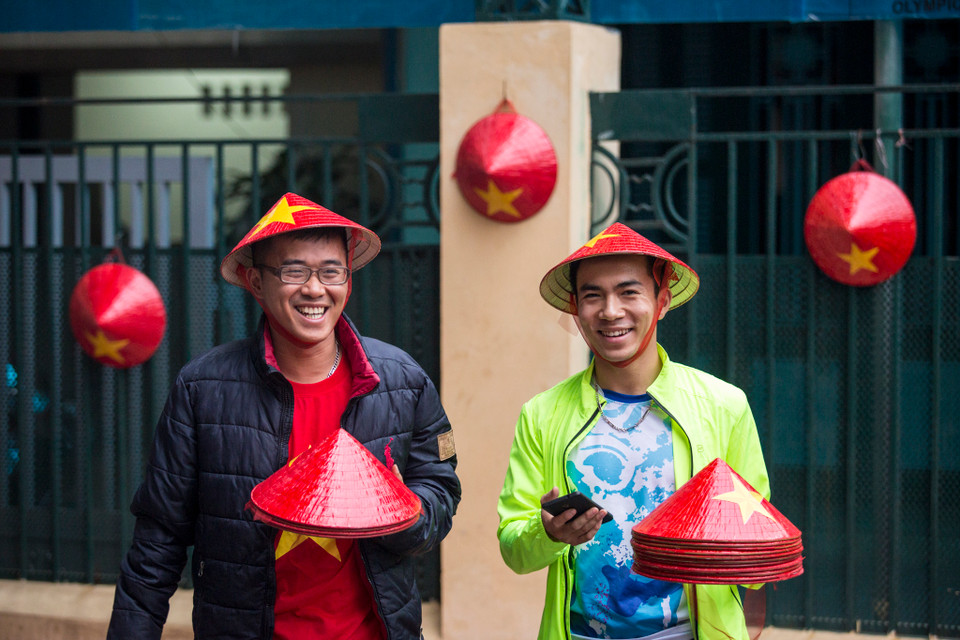 Cổ động viên nào cũng tự tin về một chiến thắng dành cho tuyển Việt Nam. (Ảnh: Minh Sơn/Vietnam+)