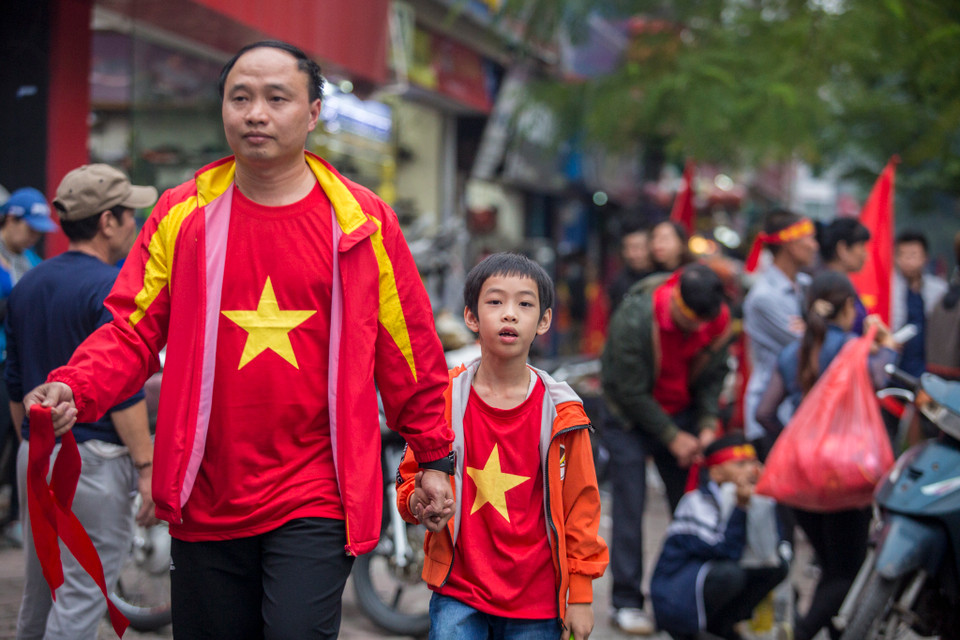 Nhiều cổ động viên đánh giá, tuyển Việt Nam với hàng công lẫn hàng thủ là rất đồng đều. Chính vì vậy, sẽ là một chiến thắng đậm dành cho chủ nhà Việt Nam bởi Công Phượng và các đồng đội quyết tâm giành trọn 3 điểm cùng ngôi nhất bảng A. (Ảnh: Minh Sơn/Vietnam+)