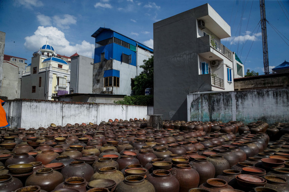 Từ xa xưa tương Bần là thứ sản vật ngon dùng để tiến vua. Ngày nay, tương Bần vẫn nổi tiếng khắp nơi và trở thành một loại nước chấm đặc sản khiến nhiều người “mê mẩn”. (Ảnh: Thế Đại/Vietnam+)