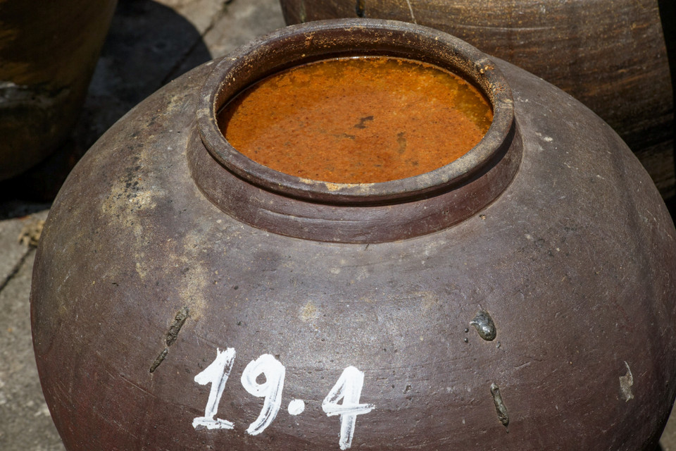 Tương Bần là sản vật đặc trưng rất nổi tiếng ở Hưng Yên từng được dùng để tiến vua và đã trở thành sản phẩm nước chấm đặc sản được nhiều người yêu thích bao đời nay. (Ảnh: Thế Đại/Vietnam+)