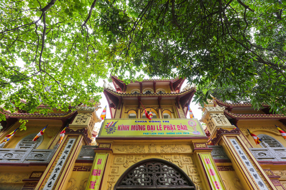 Trước kia, dân làng chủ yếu sinh sống bằng nghề đánh cá và "seo" giấy. Nơi đây từng có một chợ bán lưới cho những ngư phủ quanh hồ Tây nên làng có tên là Võng Thị (chợ lưới). (Ảnh: Minh Sơn/Vietnam+)