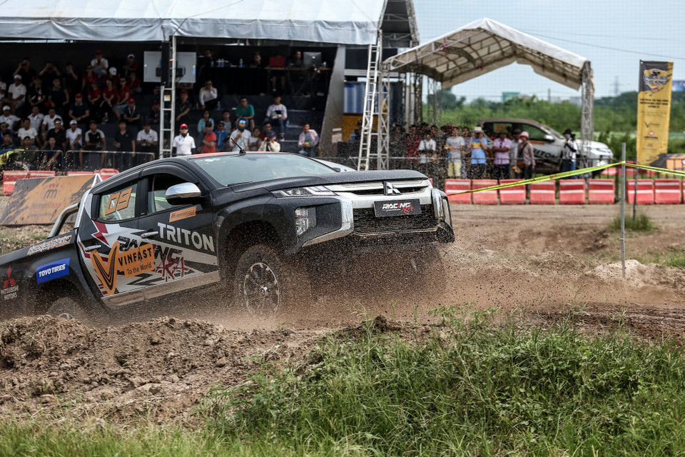 Điểm nhấn nổi bật tại địa hình đường đua ở Gamuda là sở hữu nhiều góc cua gắt ở tốc độ cao, khiến các tay đua phải liên tục đánh lái và buộc phải phô diễn hết các kỹ năng xử lý cũng như tăng tốc để có được những cú vượt bất ngờ. (Ảnh: Vietnam+)