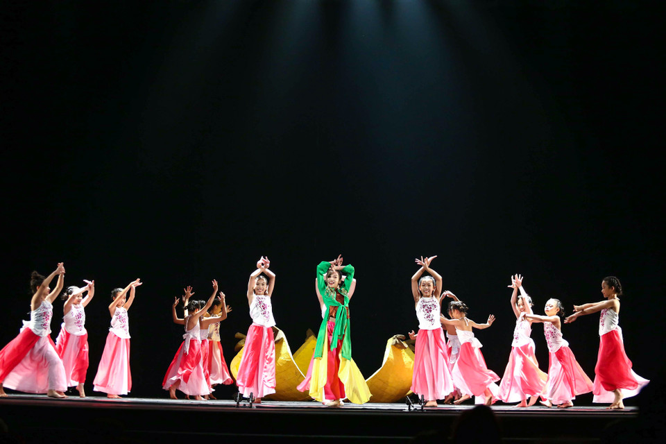 Đêm vũ kịch còn có sự tham dự của đội ngũ biên đạo đứng sau dự án là những tên tuổi trẻ và nhiều dấu ấn trên khắp sân khấu trong và ngoài nước. (Ảnh: Vietnam+)