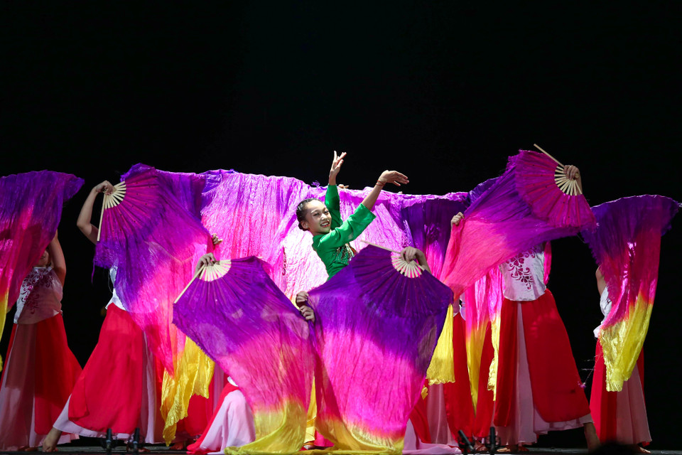 Chương trình như 1 món quà, lời tri ân gửi tới các khán giả nhí nhân Ngày Quốc tế Thiếu nhi (1/6). (Ảnh: Vietnam+)