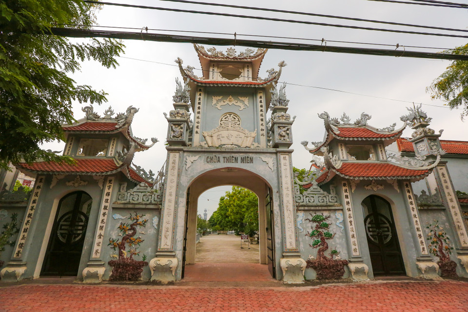 Chùa Trích Sài tức chùa Soài, tên chữ Thiên Niên cổ tự, tọa lạc góc phố Lạc Long Quân, phường Bưởi, quận Tây Hồ, Hà Nội. (Ảnh: Minh Sơn/Vietnam+)